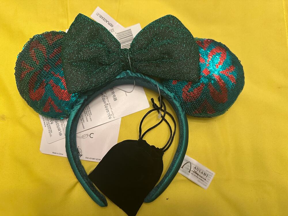 NWT 2022 Disney Aulani Exclusive Christmas Minnie Sequin Light-Up Ears headband